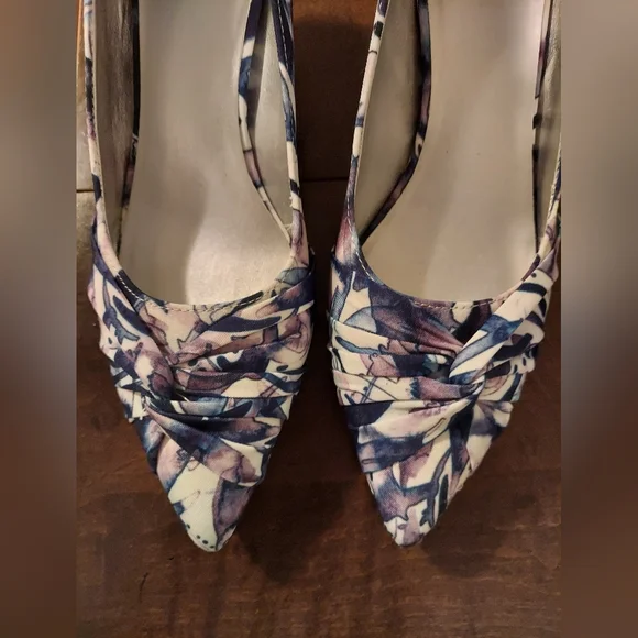 New York Transit Size 8.5 Women's Wrap Front, Floral Heels. Tried on once!! - Picture 3 of 6
